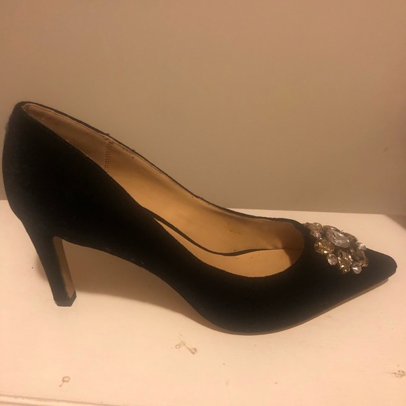 Black heels with crystals flower on the toe area. - Picture 2 of 4